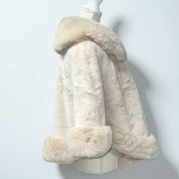 🌻NEW w/tags La Fiorentina Faux Fur Wrap Cape Shawl One Size - Picture 6 of 13